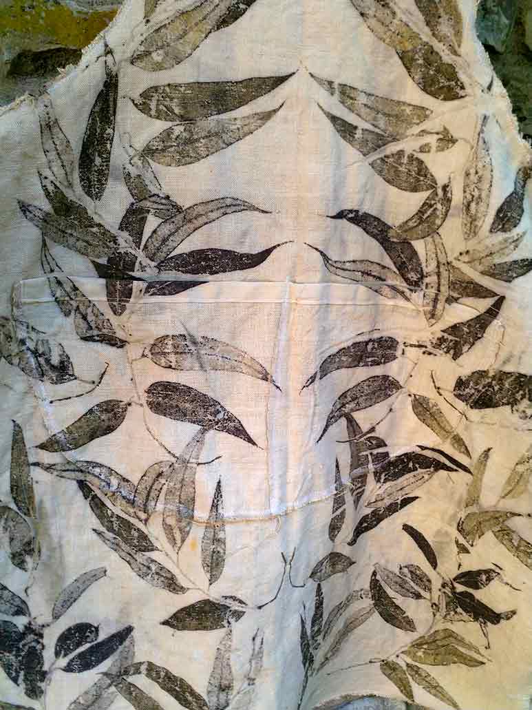 Grembiule-canapa-eucalipto-ecoprint-03