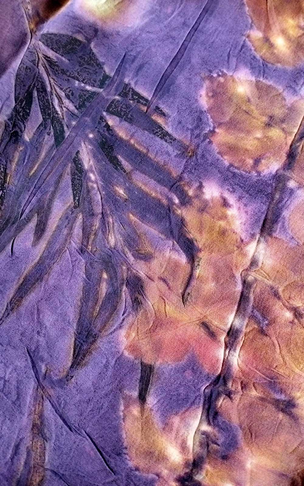 Stola in pura seta - ecoprint - Nel buio
