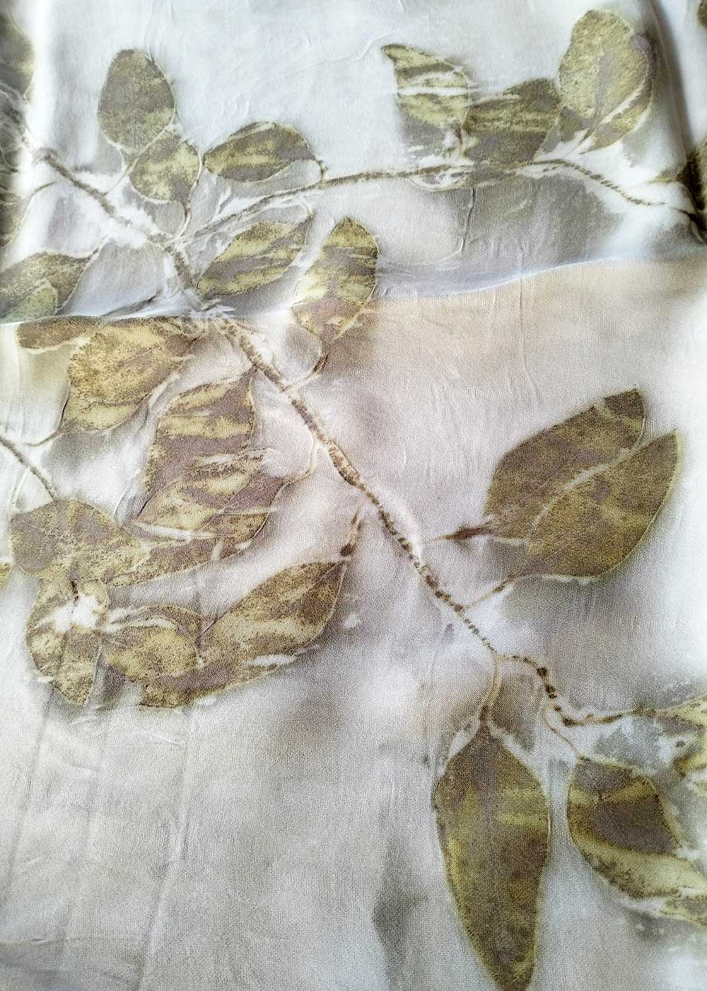 Stola in pura seta - ecoprint - Palude chiara
