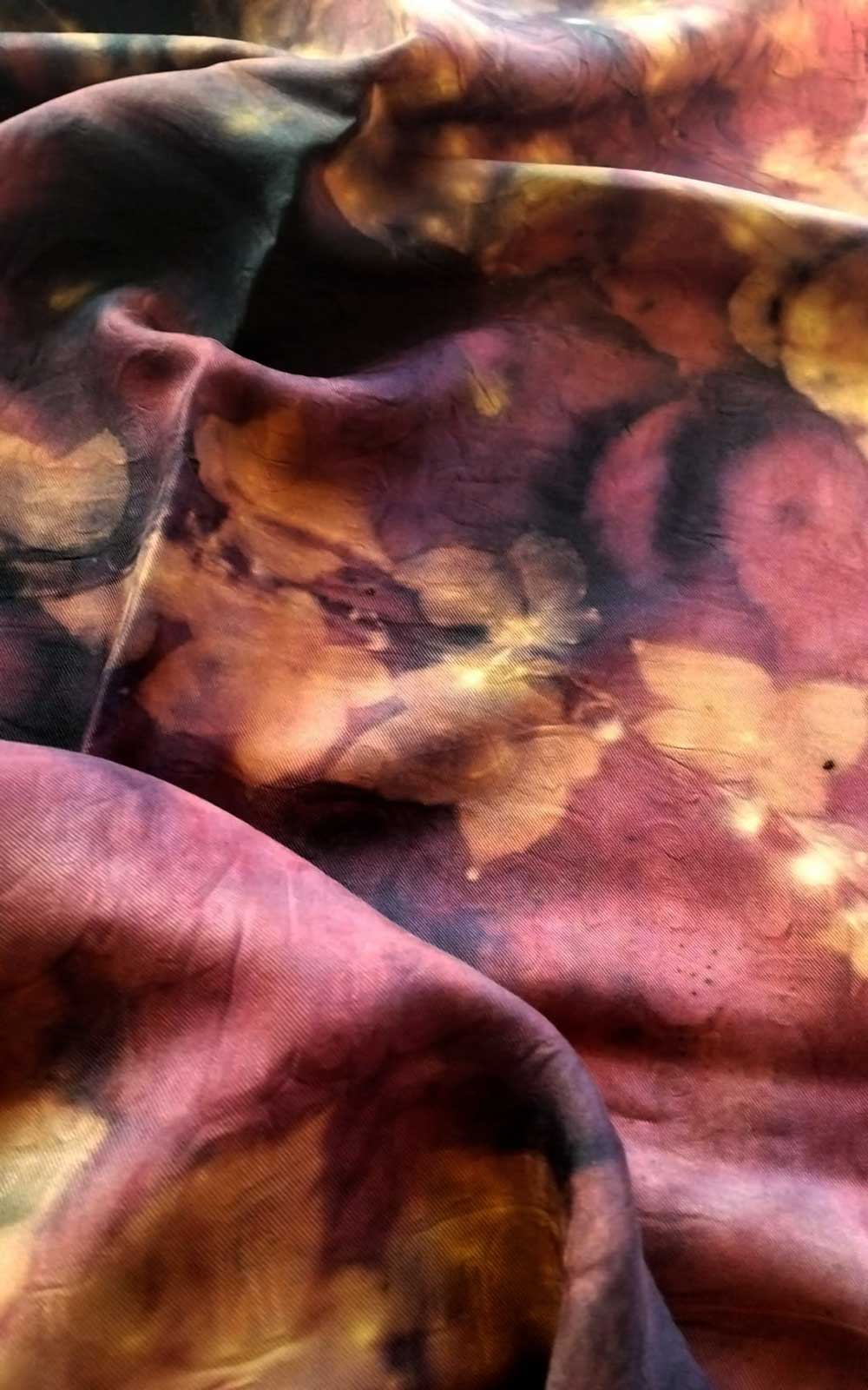 Stola in pura seta - ecoprint - Profumo di rosso