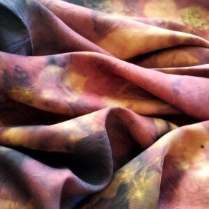 Stola in pura seta - ecoprint - Profumo di rosso